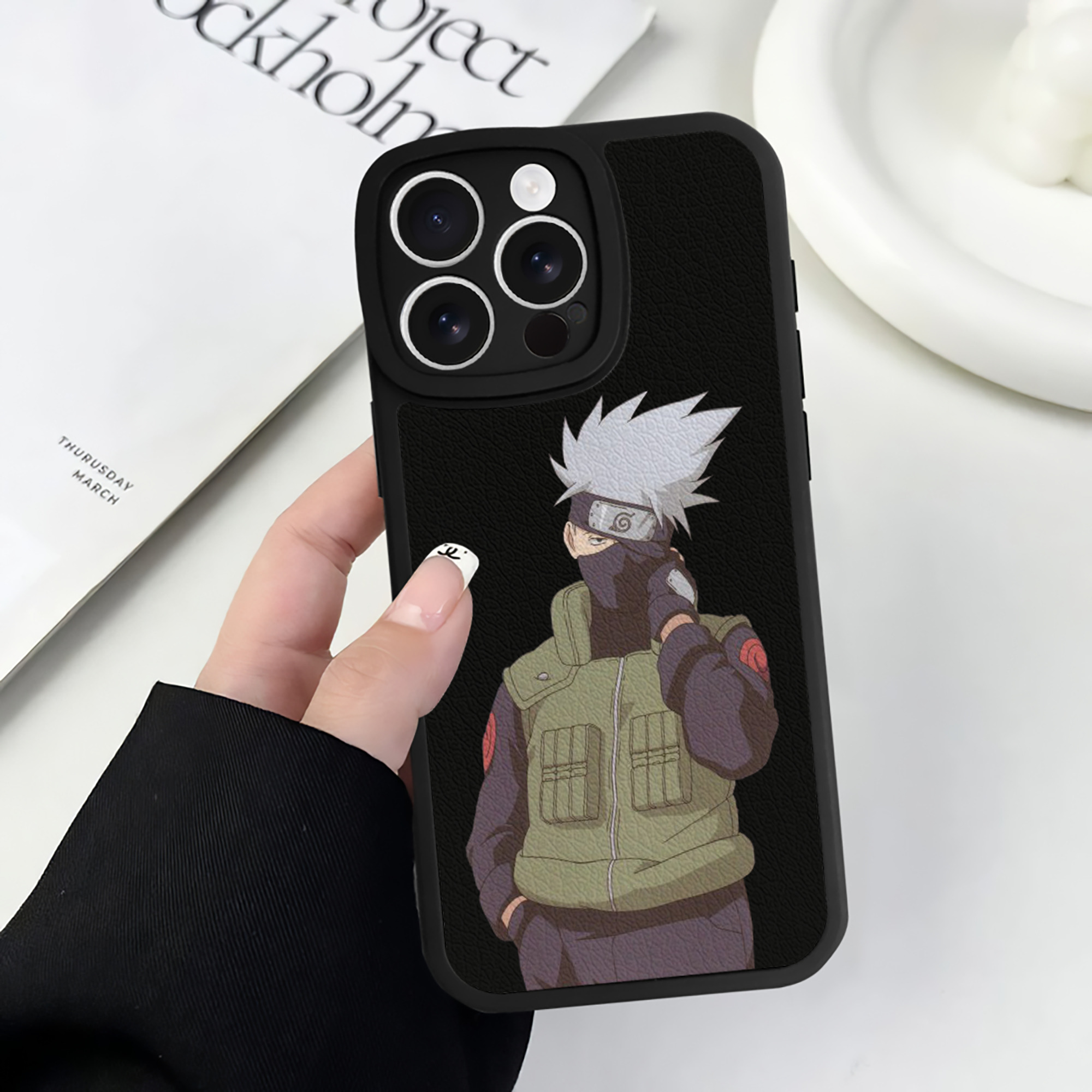 （画像用） NARUTO -ナルト- はたけ カカシ Hatake Kakashi 【iPhone 16シリーズ対応】シリコンスマホケース（レザー調） 材質：シリコン